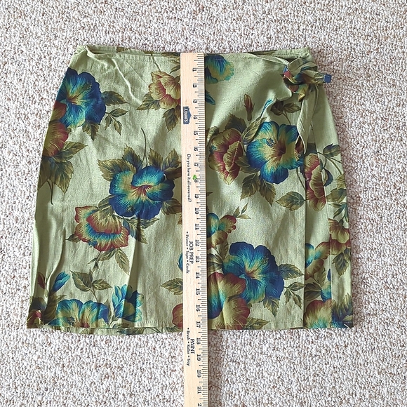 Express green with blue floral wrap skirt. Size M - Picture 6 of 8
